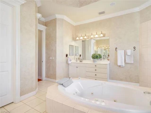 5381 Harborage Dr, Fort Myers, Florida 33908