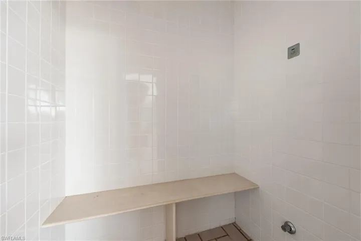 View of sauna/steamroom