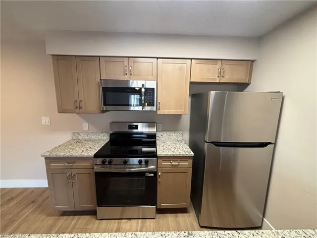 5319  Summerlin  RD, Fort Myers, FL 33919
