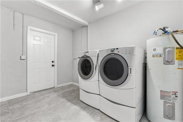 Laundry room with washer & Dryer