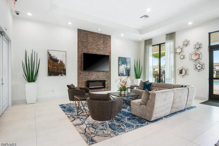 7464  Rockefeller  DR, NAPLES, FL 34119