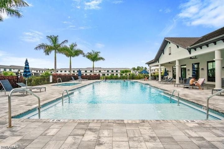 7464  Rockefeller  DR, NAPLES, FL 34119