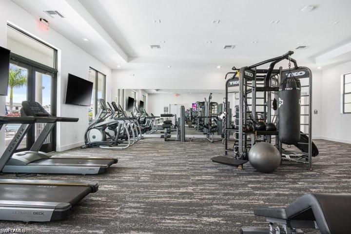 7464  Rockefeller  DR, NAPLES, FL 34119