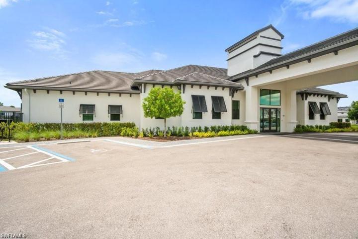 7464  Rockefeller  DR, NAPLES, FL 34119