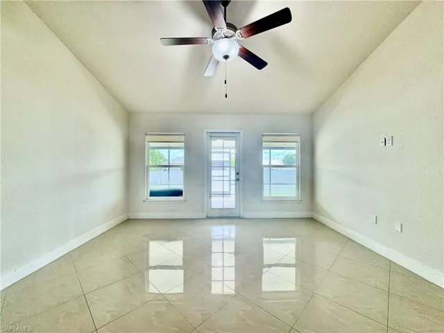 Tiled empty room with ceiling fan