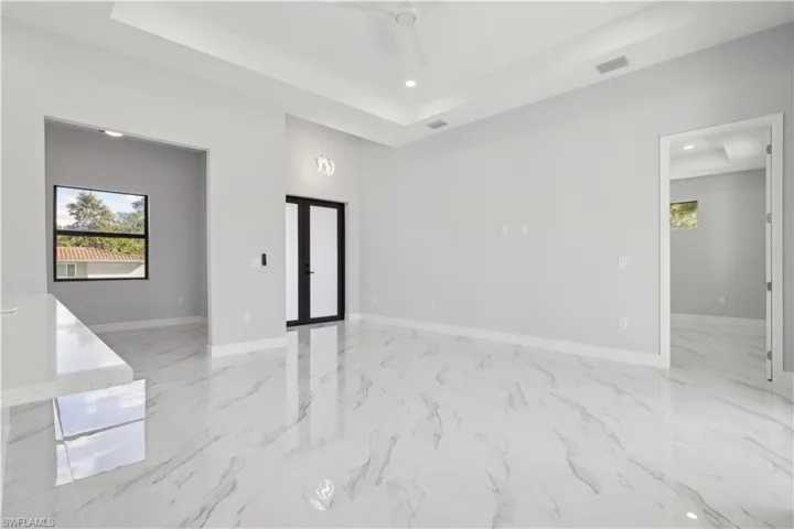Empty room featuring an inviting chandelier and a raised ceiling