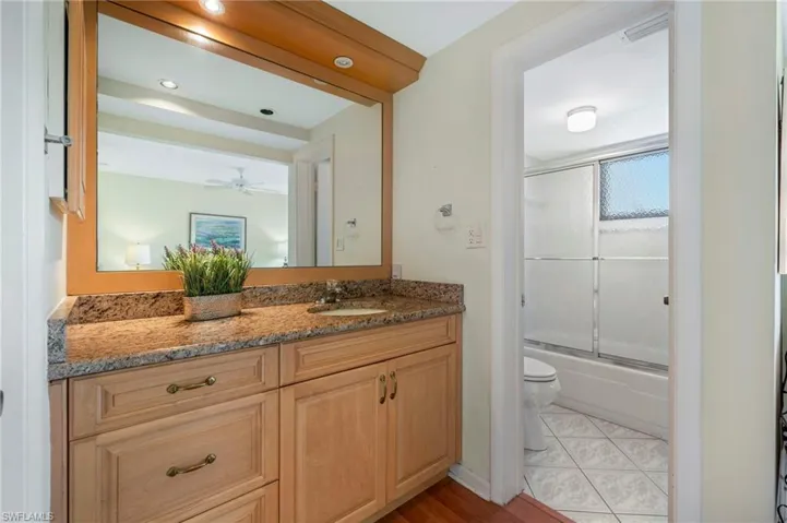 Master bath/dressing area