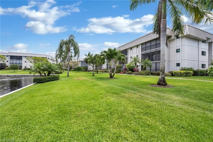 Green space to rear of unit