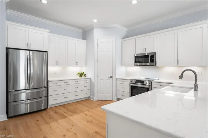 Stainless steel appliances underlighting and lots of cabinetry!