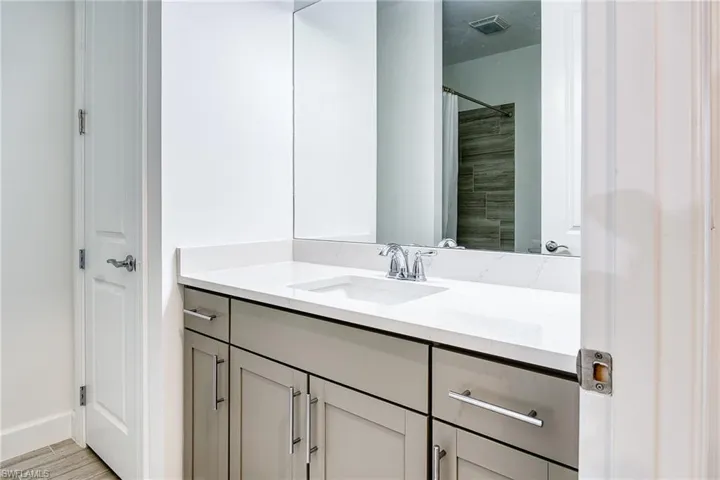 Guest Bath 4153 Sonoma Oaks For Lease, Esperanza Bustamante, Naples, Florida.