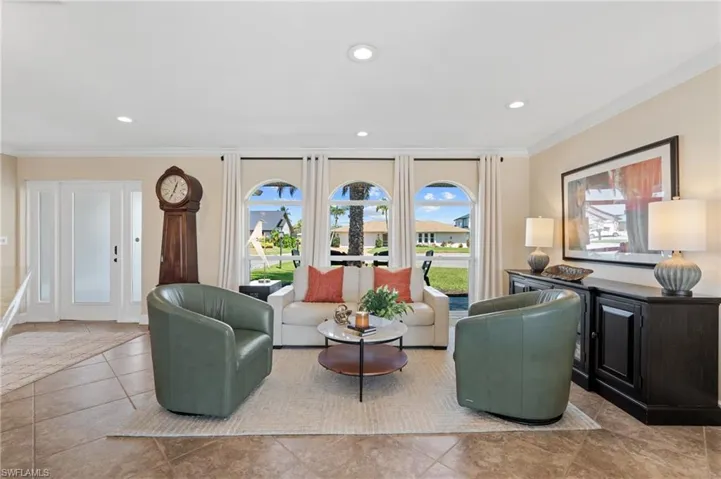 Living area with  crown molding, recessed lighting