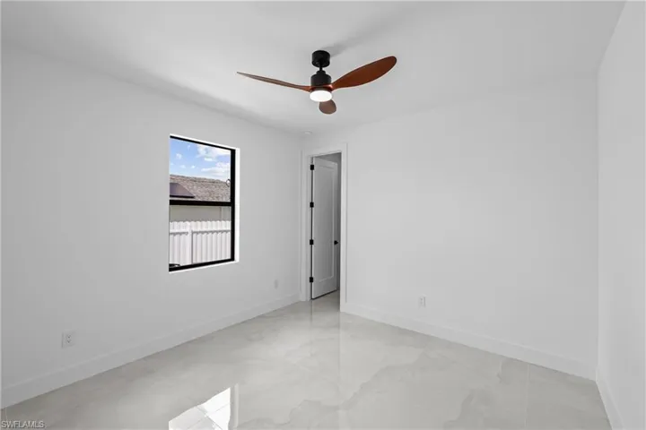 Empty room with ceiling fan