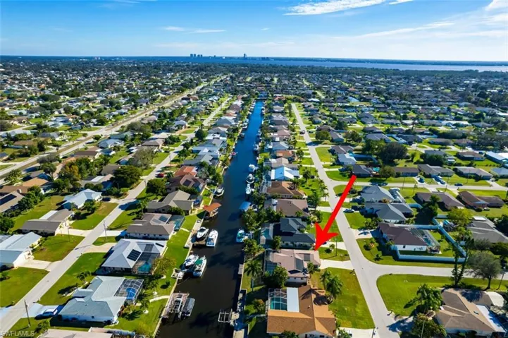 Direct Gulf Access Pool Home with no bridges to the Caloosahatchee River