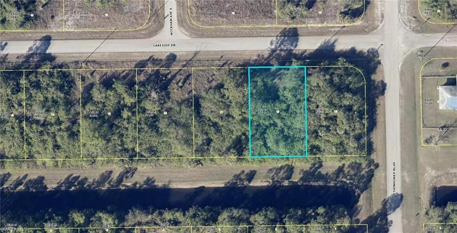 984 Lakeside DR, LEHIGH ACRES FL 33974