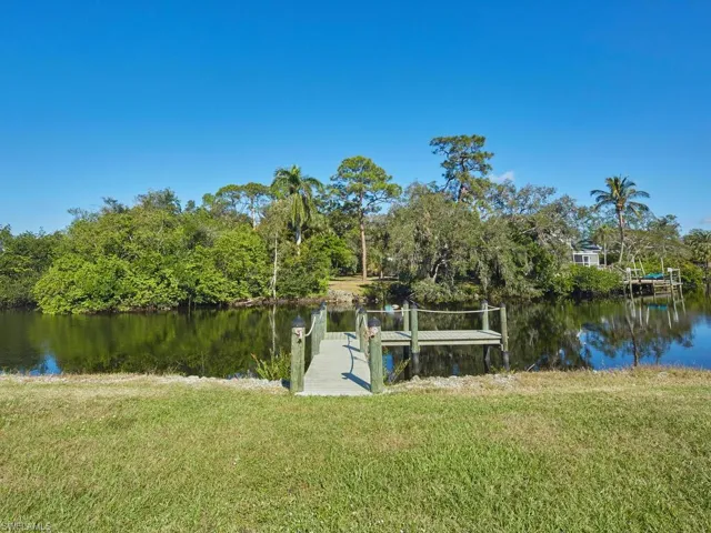 You will LOVE living on the Imperial River.