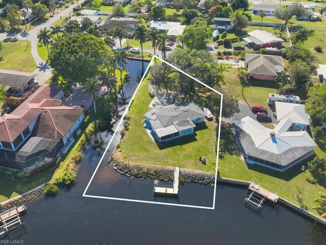 HUGE lot in the coveted neighborhood of Nuttinlikit.