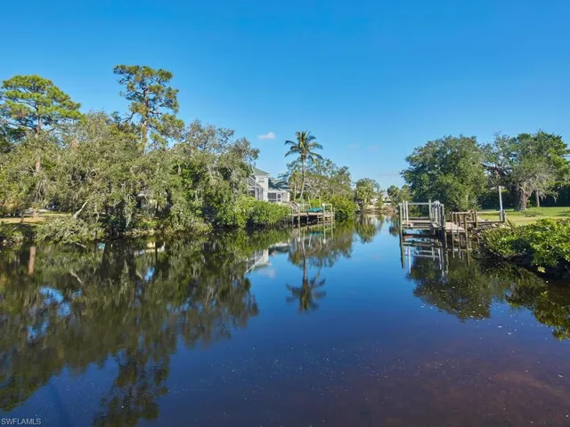 Enjoy visits from manatees, dolphins, turtles and more!