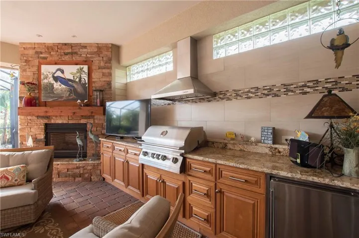 OUTDOOR KITCHEN