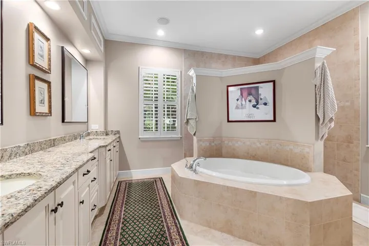 PRIMARY BTHRM. SEPARATGE TUB & SHOWER