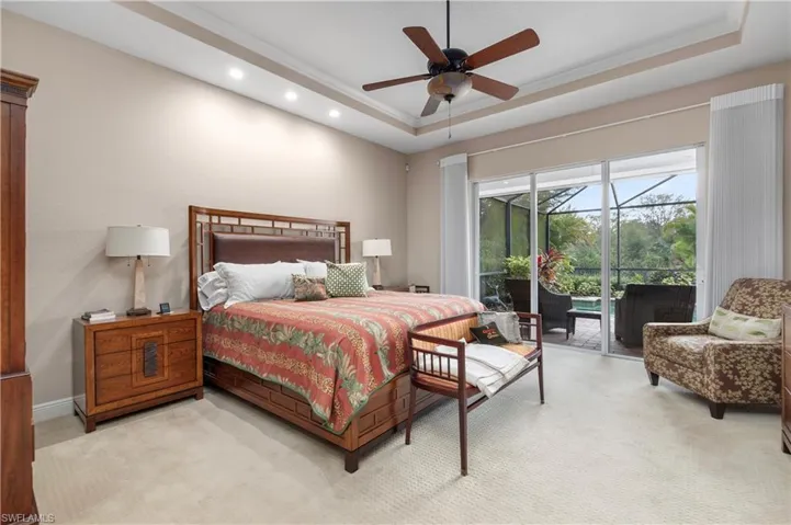 LARGE PRIMARY BEDROOM