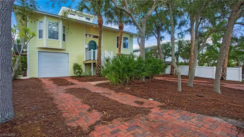 1296  Grand Canal  DR, Naples, FL 34110