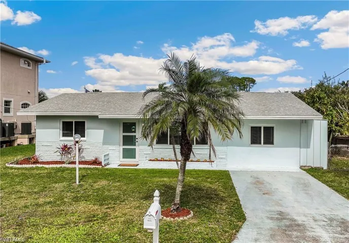 8151  Cleaves  RD, North Fort Myers, FL 33903