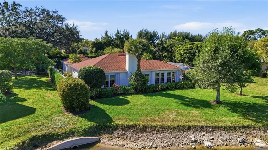 Privacy, Lake views, and a quiet neighborhood