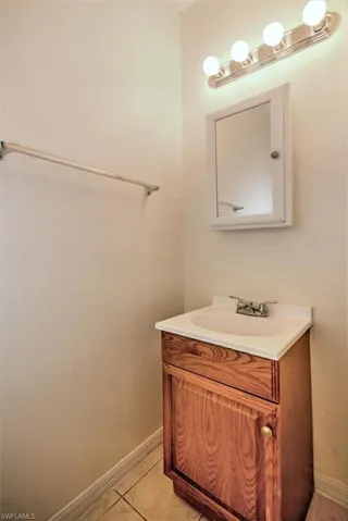 1st floor 1/2 bathroom!