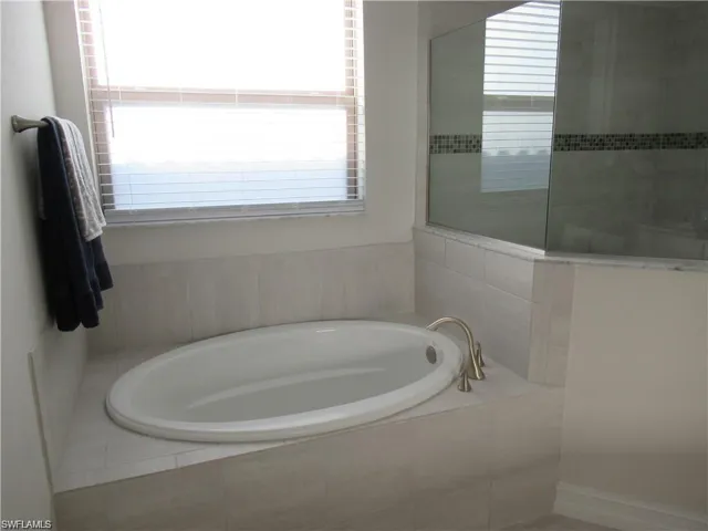 16382 Barclay Ct, Naples, Florida 34110