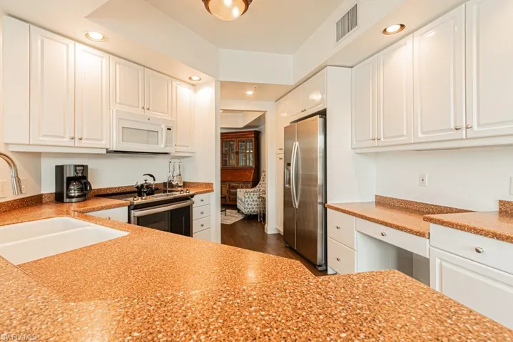 300 Dunes Blvd 105, Naples, Florida 34110