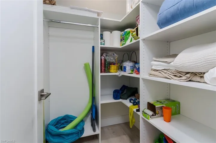 Walk-in Pantry!!!