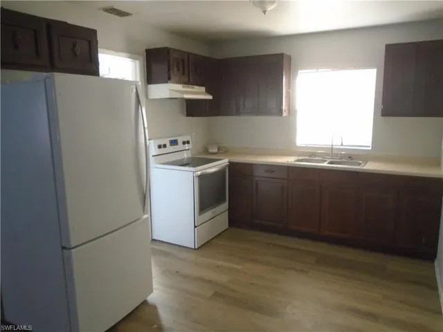 8263  Beacon  BLVD, Fort Myers, FL 33907