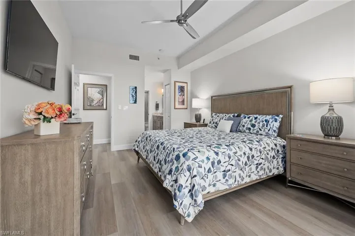 Bedroom Suite to Bath