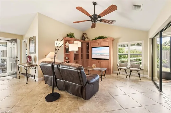 738  Reef Point  CIR, Naples, FL 34108