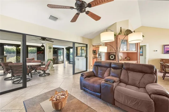 738  Reef Point  CIR, Naples, FL 34108