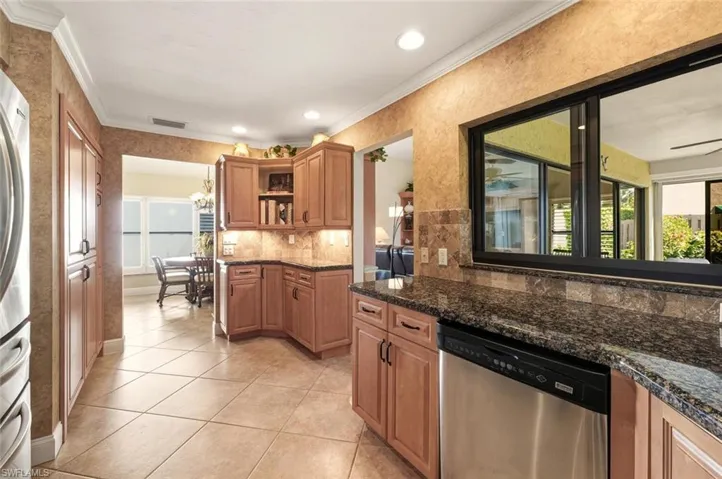 738  Reef Point  CIR, Naples, FL 34108