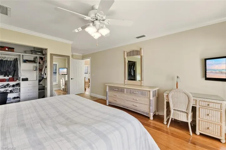 738  Reef Point  CIR, Naples, FL 34108