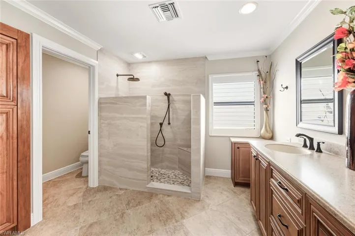 738  Reef Point  CIR, Naples, FL 34108