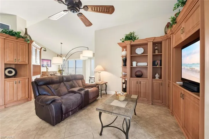 738  Reef Point  CIR, Naples, FL 34108