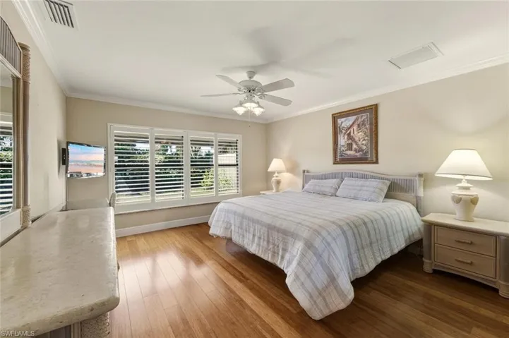 738  Reef Point  CIR, Naples, FL 34108