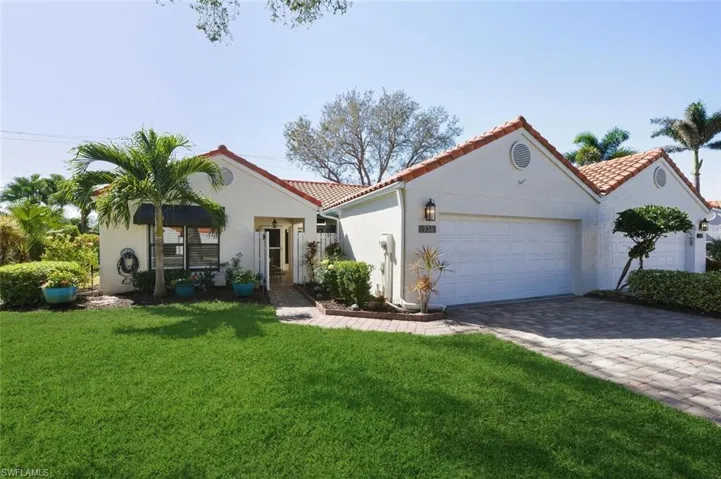 738  Reef Point  CIR, Naples, FL 34108