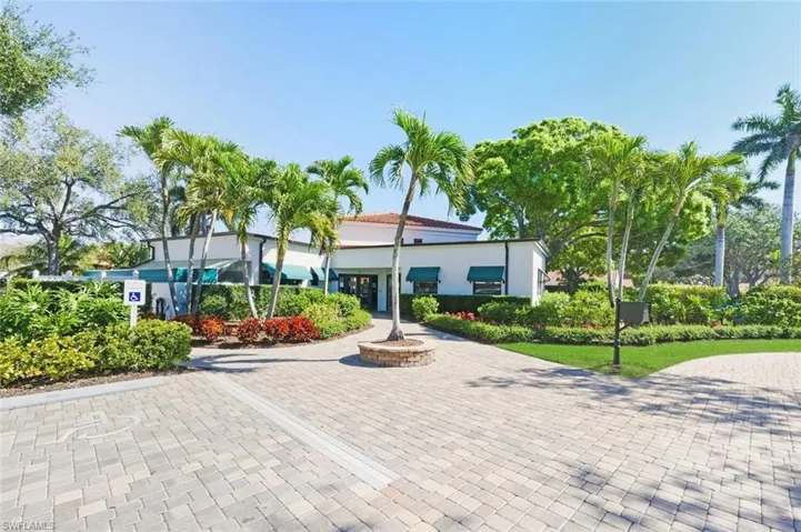 738  Reef Point  CIR, Naples, FL 34108