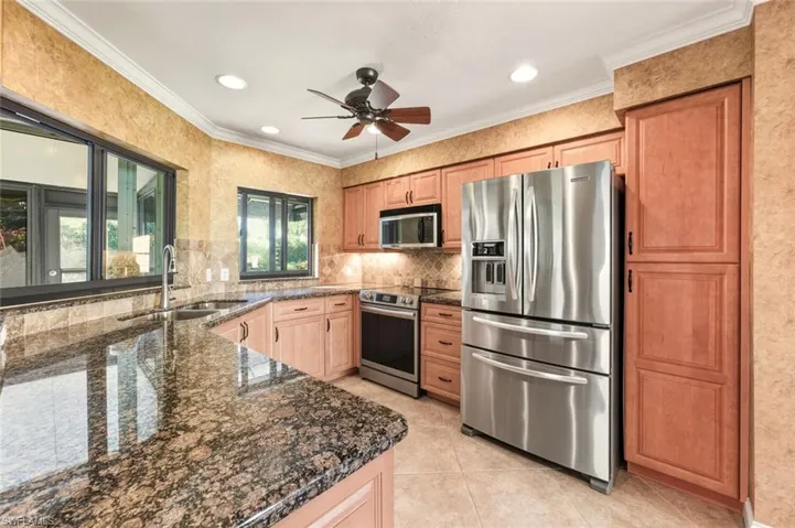 738  Reef Point  CIR, Naples, FL 34108