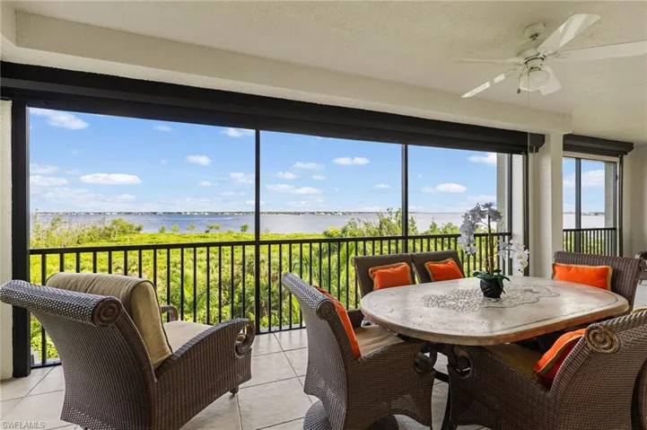Unobstructed, spectacular views of the Caloosahatchee River from your lanai.