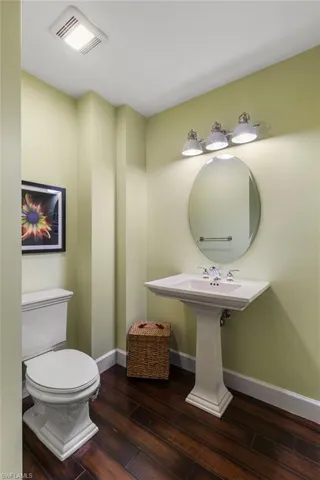 Powder bath for guests.