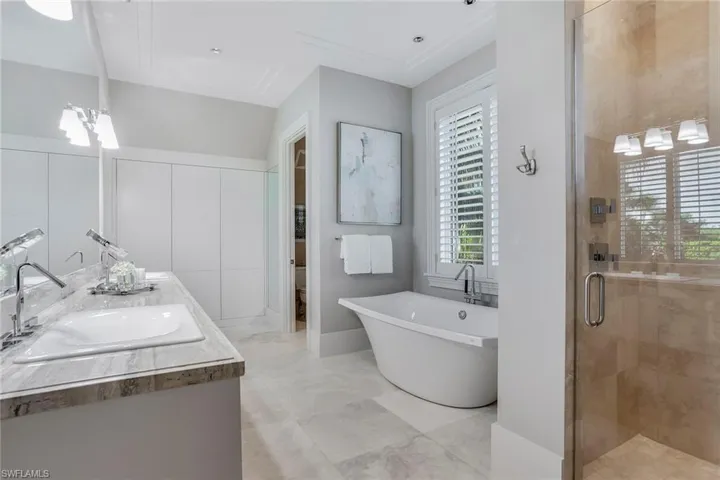32 6th St S, Naples, Florida 34102