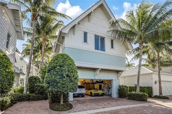 32 6th St S, Naples, Florida 34102