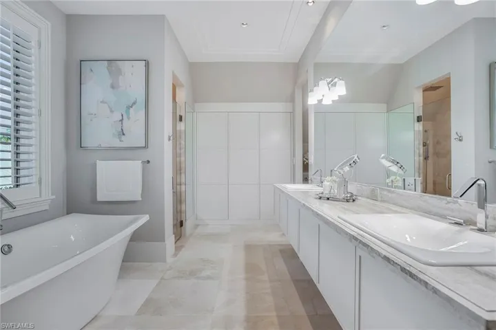 32 6th St S, Naples, Florida 34102