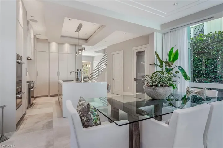 32 6th St S, Naples, Florida 34102