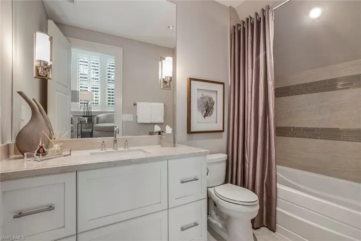 32 6th St S, Naples, Florida 34102